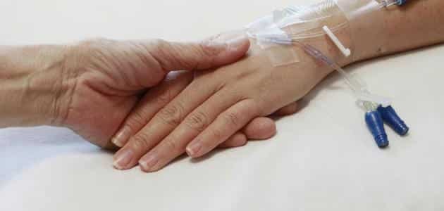 تفسير حلم رؤية الميت في المنام حزين ومريض